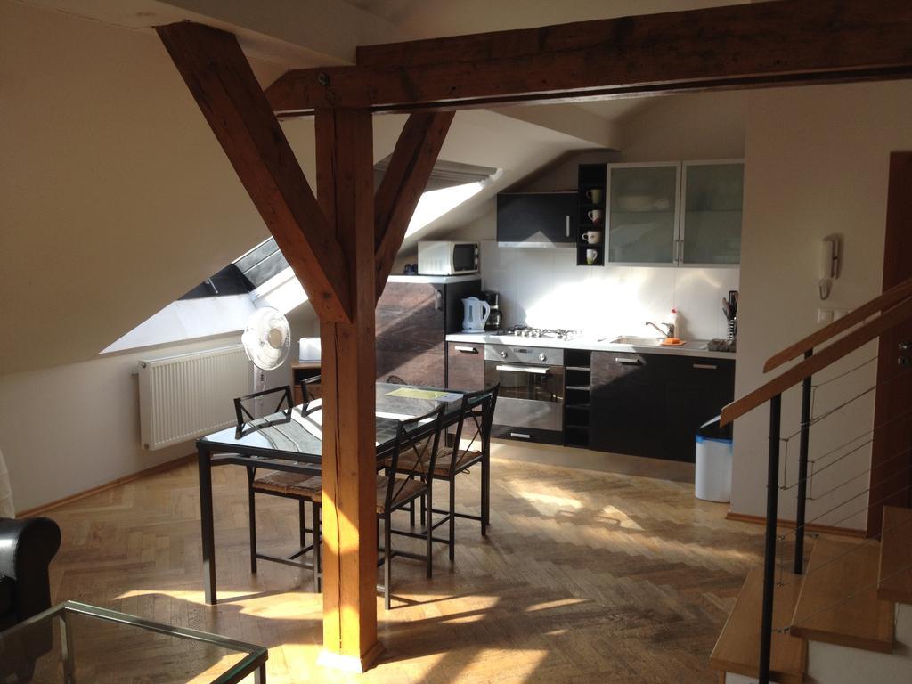 Penthouse Apartment In Vinohrady Prague Bilik gambar